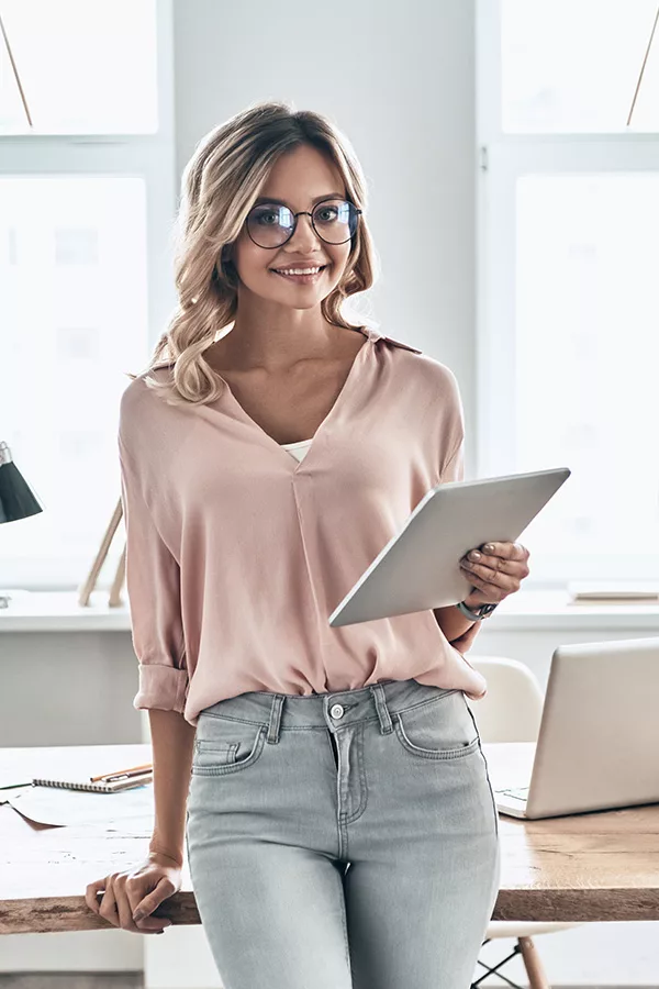 Business woman in pink with a tablet